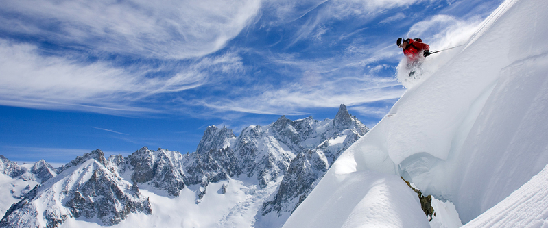 雪峰滑雪激情瞬间，速度与快乐的完美融合，高清JPG风景素材下载