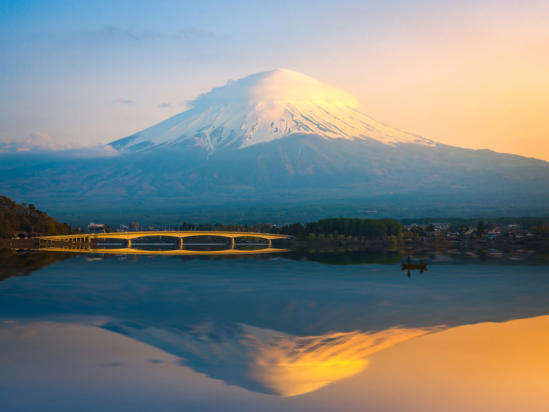 富士山畔湖泊桥梁绝美高清JPG摄影素材，免费下载