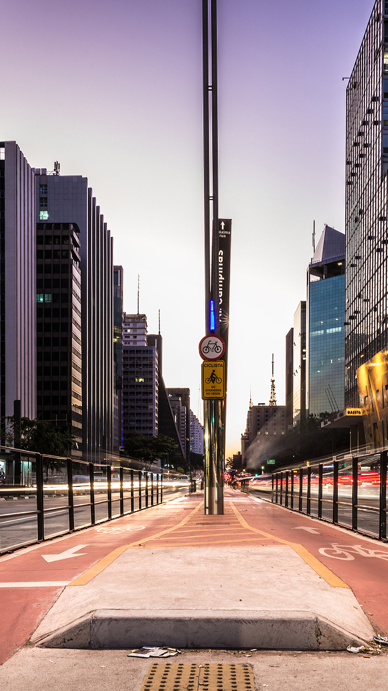 城市路口夜景高清摄影，JPG图片素材，设计必备风景背景