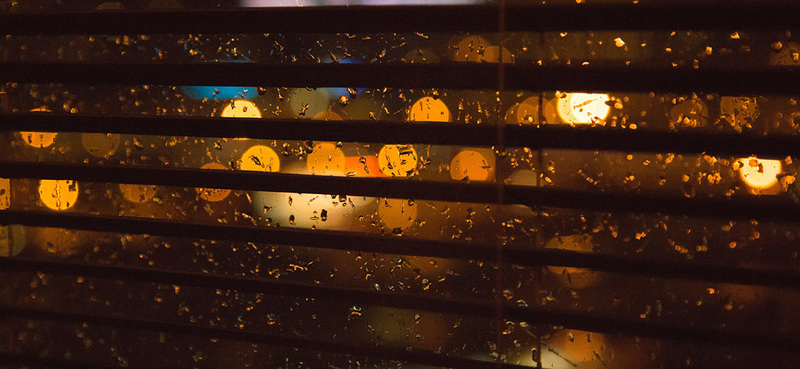雨夜百叶窗雨点高清JPG，摄影素材，风景图片下载
