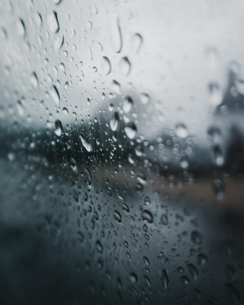 水滴玻璃高清JPG，摄影风景素材，一键下载