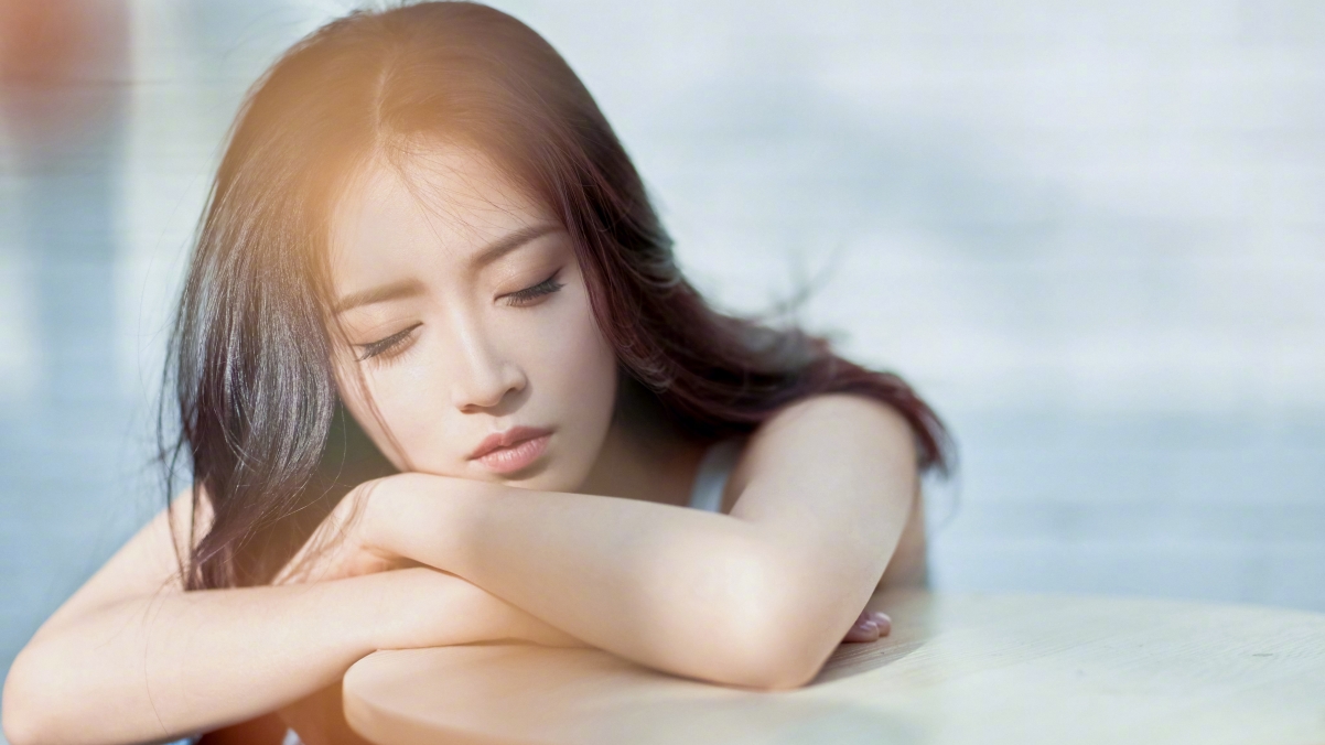 陈钰琪闭眼绝美瞬间，高清4K壁纸下载，3840x2160分辨率