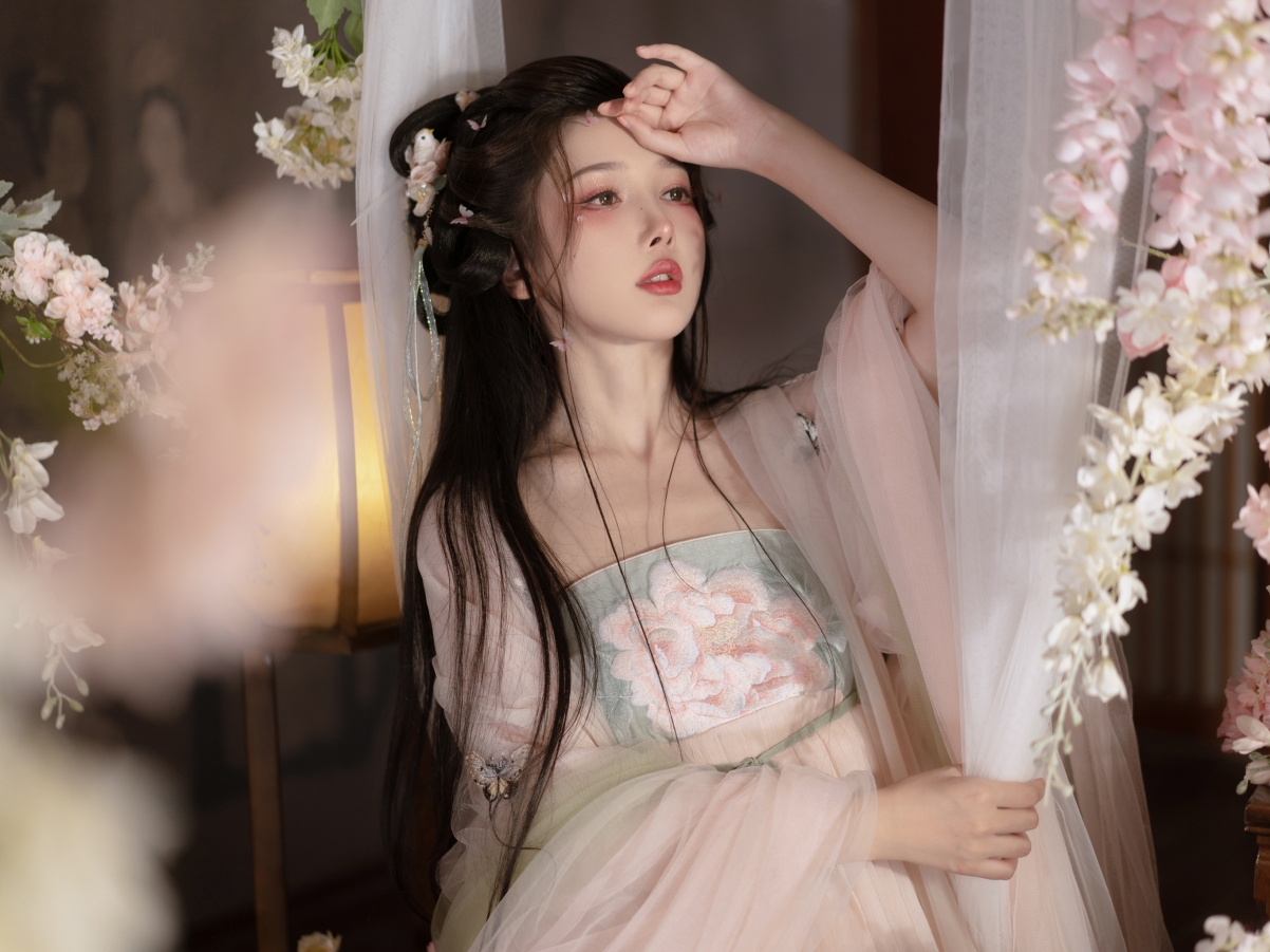 绝美古风长发仙女iPad平板壁纸，高清2732x2048大图，一键下载