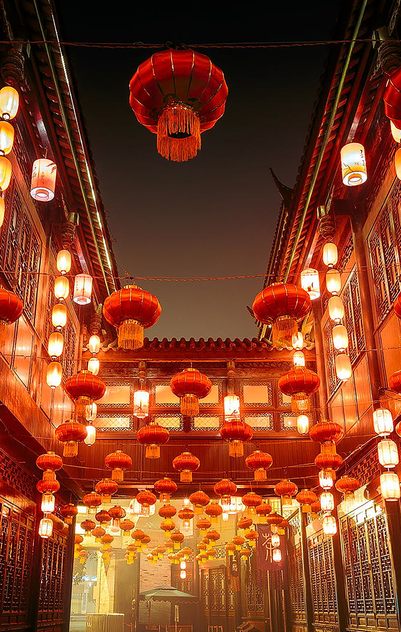 新年红灯笼古镇海报背景，复古中国风高清JPG素材下载