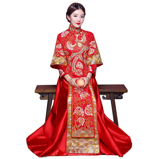 中国风凤纹红秀禾服PNG透明图，装饰元素设计素材高清下载