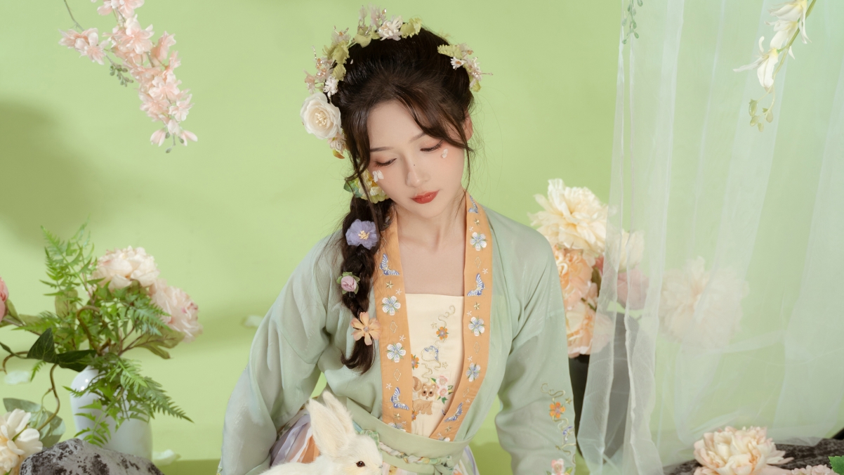 清新绿意汉服佳人，4K超高清壁纸下载，3840x2160精美画质