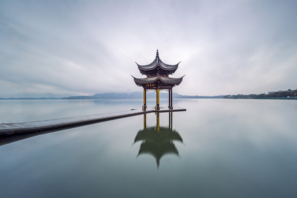 冬日孤亭休憩美景，高清PNG透明背景图片素材，设计必备之选