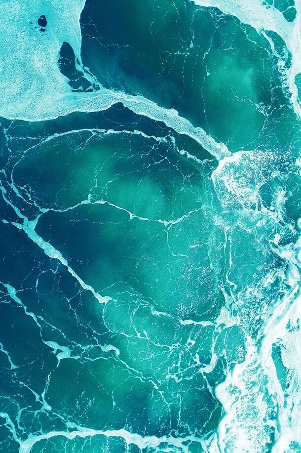 蓝色彩绘油画海面浪花PNG透明背景，H5设计素材高清下载