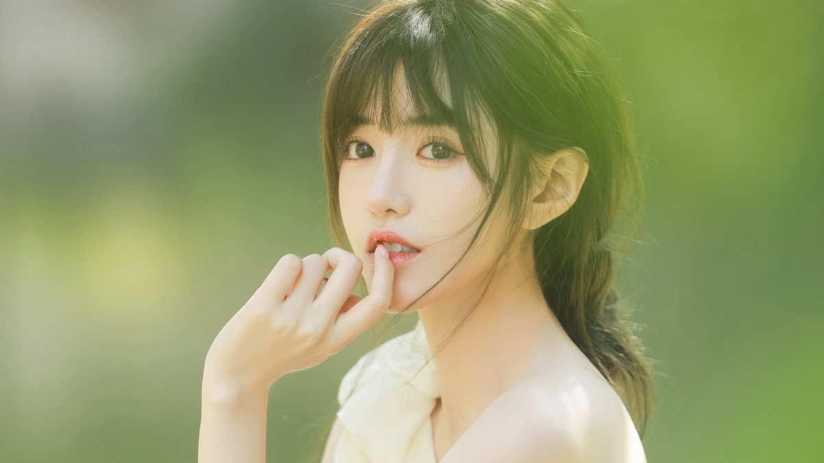 小清新美女指尖唇色，超清4K壁纸，3840x2160高清下载