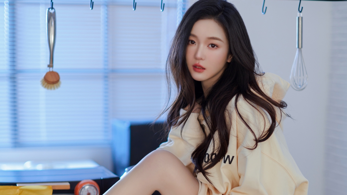 曹婉瑾休闲装写真，绝美4K高清壁纸，3840x2160分辨率，免费下载