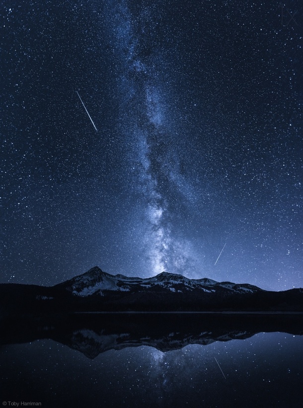 星轨星空高清PNG透明图，H5背景设计素材，免费下载