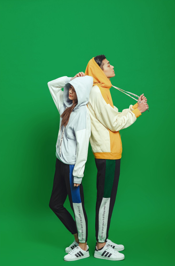男女背靠背服装海报，高清PNG透明背景，H5设计素材免费下载