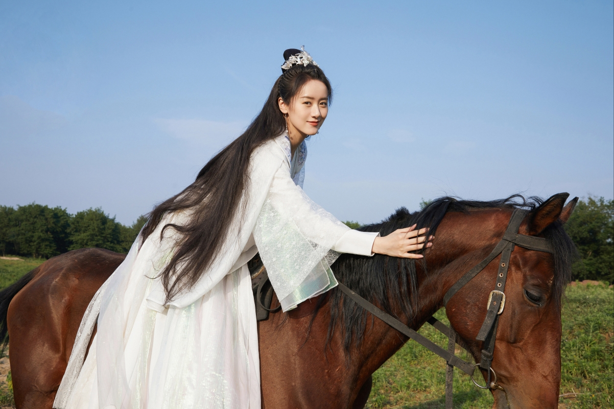 袁冰妍古装骑马惊艳亮相！4K高清美女壁纸，3840x2560分辨率免费下载
