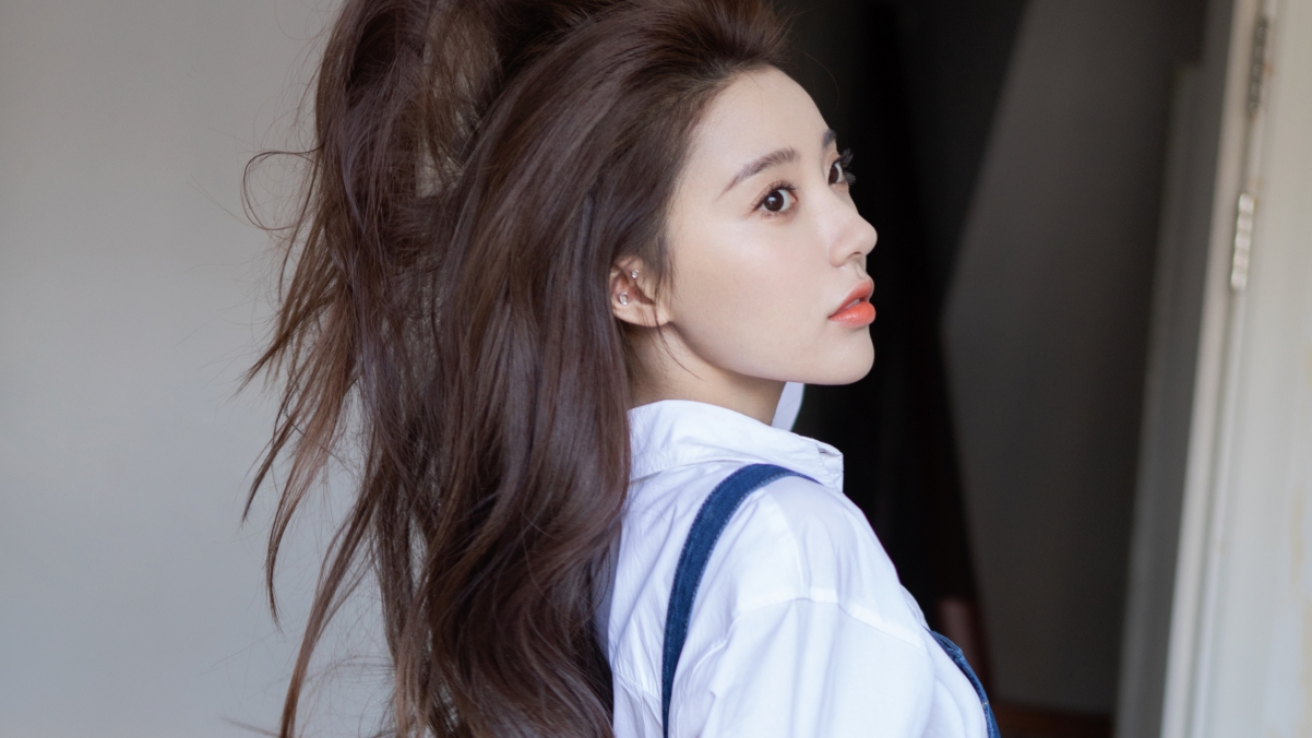 侧脸美女安泳畅惊艳亮相，超清4K电脑壁纸，3840x2160高清下载