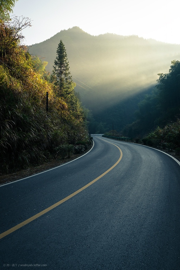 山间蜿蜒马路高清PNG背景，透明设计素材，免费下载