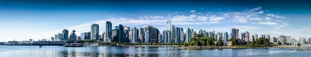 城市高楼与绿树相映，高清PNG透明背景摄影风景素材下载