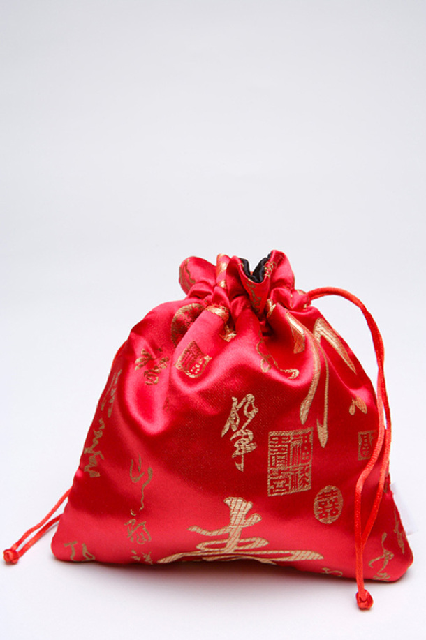 红色吉祥福袋香囊PNG透明图，节日背景素材下载