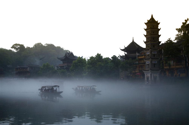 凤凰古城古船PNG透明背景图，高清素材，创意设计必备下载