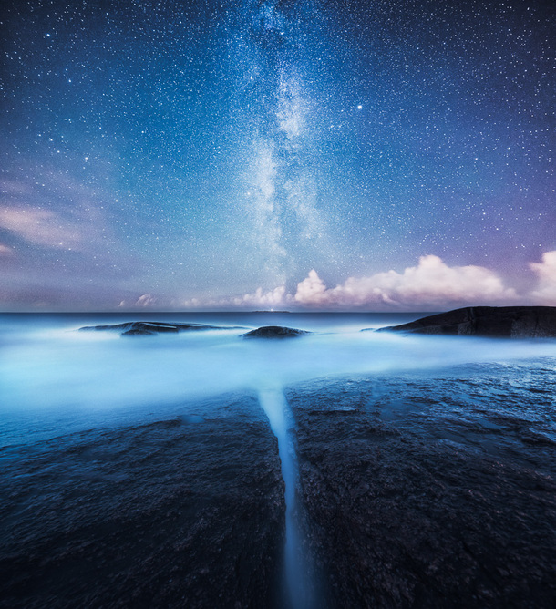 蓝色星空海面岩石幸运合成PNG背景，高清透明H5设计素材下载