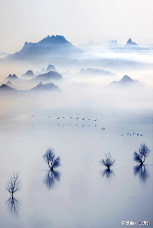 群山峻岭云雾缭绕，高清PNG透明背景，H5设计素材下载
