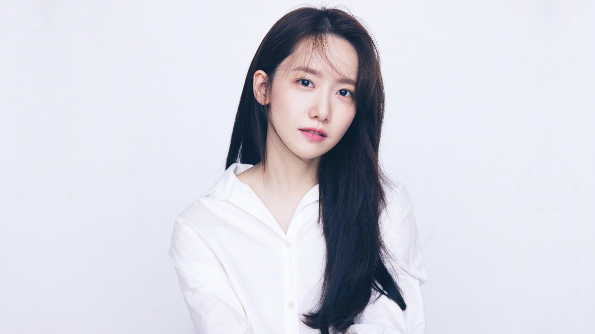 林允儿绝美长发，白衣飘飘，超清4K壁纸，3840x2160高清下载