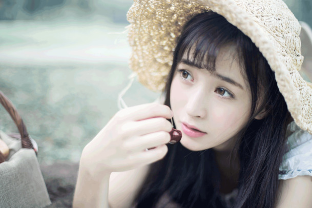 清新安逸女孩PNG透明背景图片，高清风景设计素材免费下载