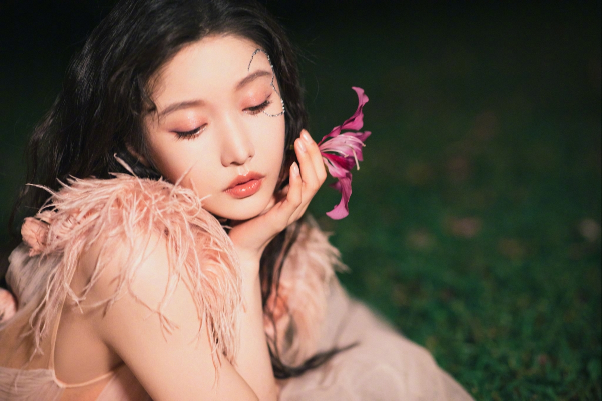 姜贞羽绝美4K电脑壁纸，高清美女图片，3840x2560分辨率，一键下载