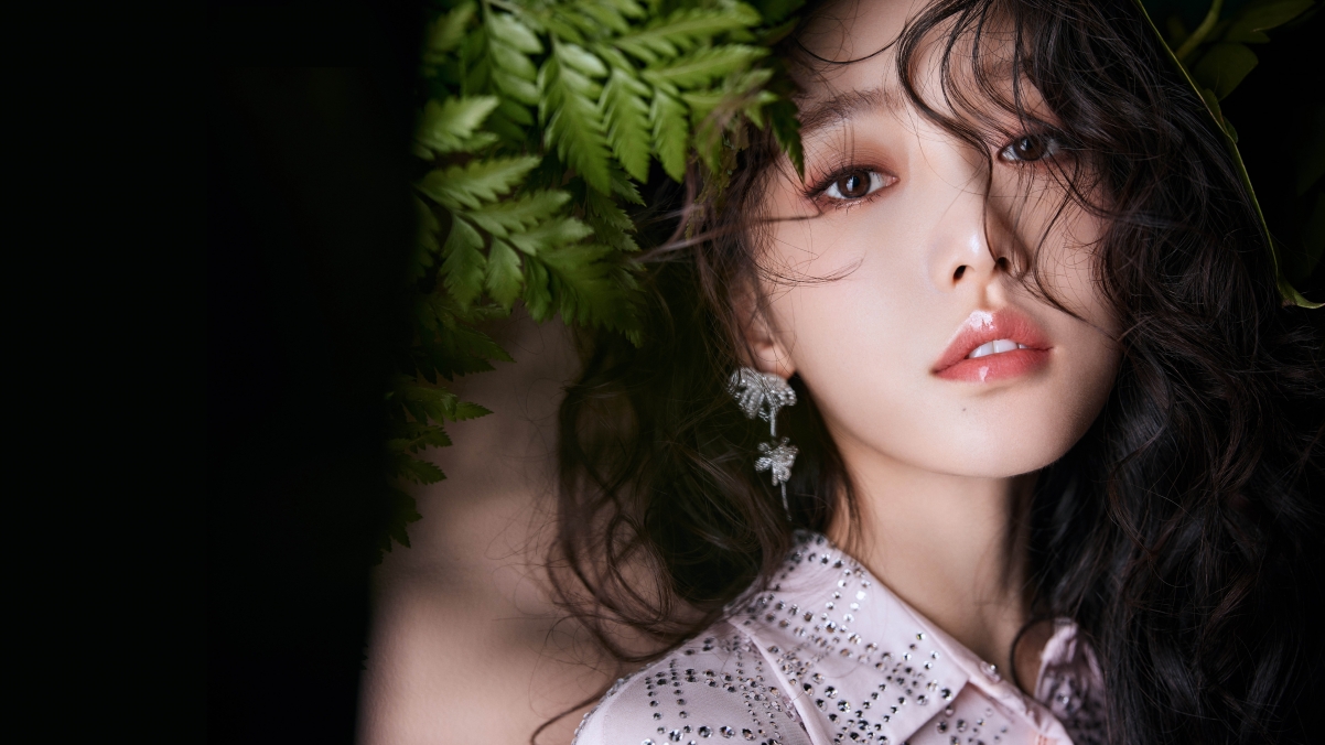 姜贞羽绝美4K超清壁纸，高清美女图片，3840x2160分辨率，免费下载