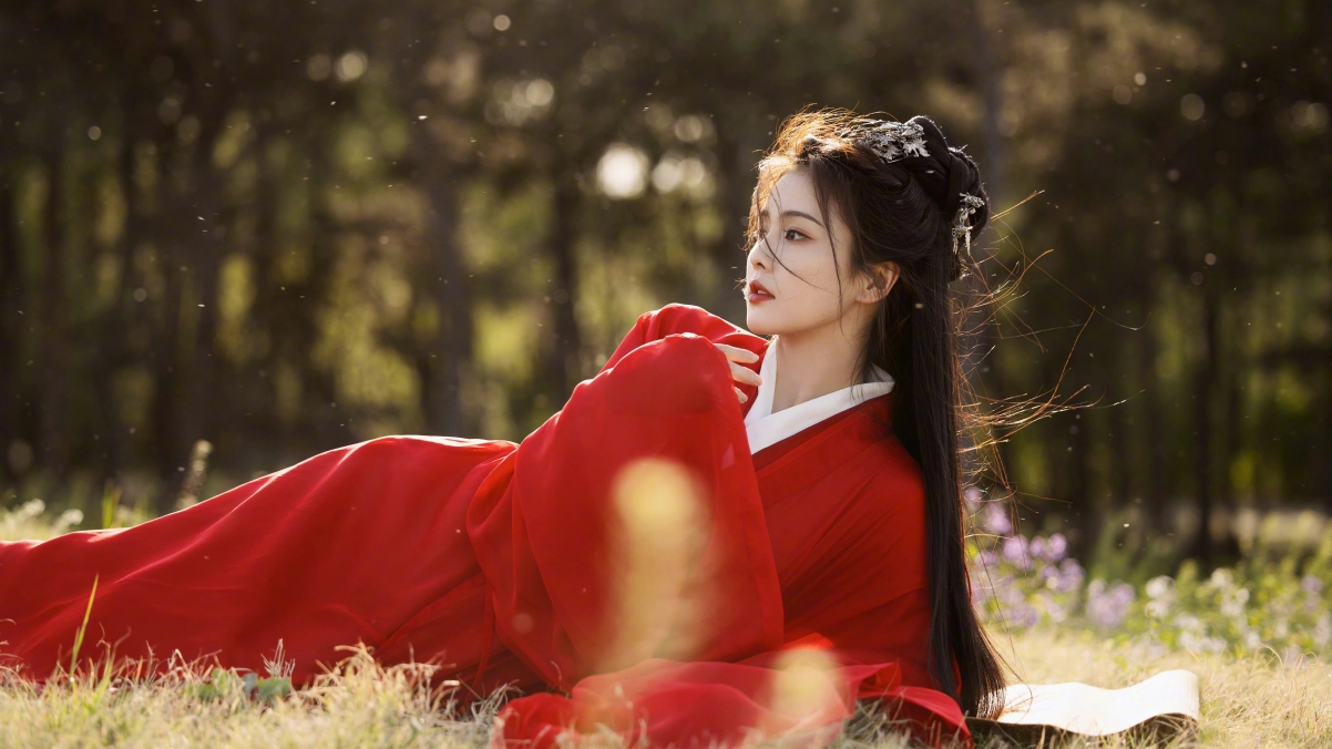 白鹿红妆美女，惊艳4K古装壁纸，超清3840x2160下载
