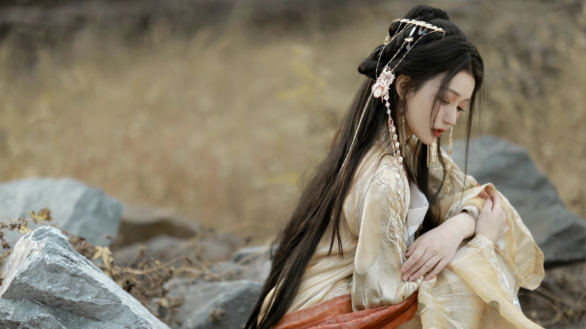 绝美古风4K电脑壁纸，长发美女侧颜，精致头饰，高清唯美图片下载