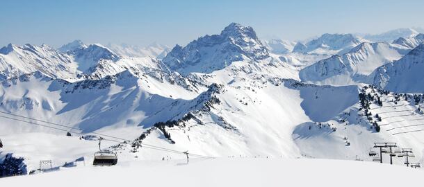 蓝天白云山峰雪地PNG透明背景，高清摄影风景素材下载