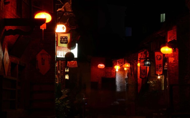 复古中国风古镇海报背景，红色梦幻抽象PNG透明图片素材下载