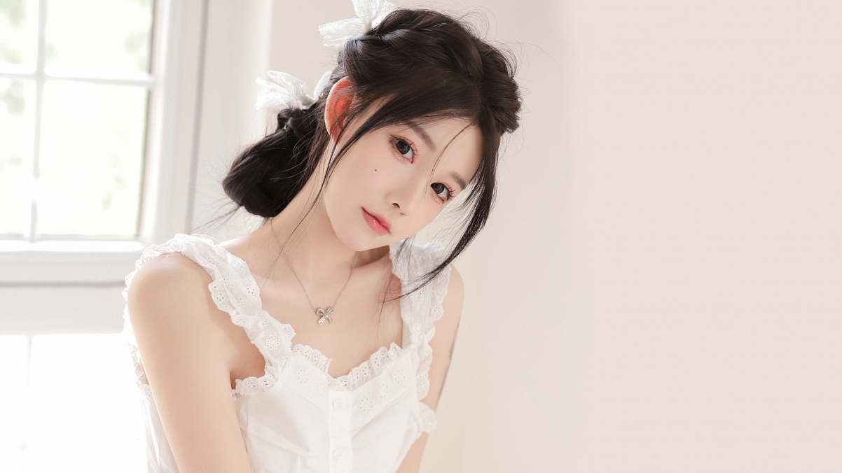 清纯可爱美女穿白衣，超清4K电脑壁纸，3840x2160高清下载