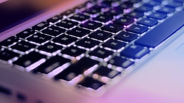 时尚电脑键盘PNG透明图，高清背景元素，创意海报设计素材下载