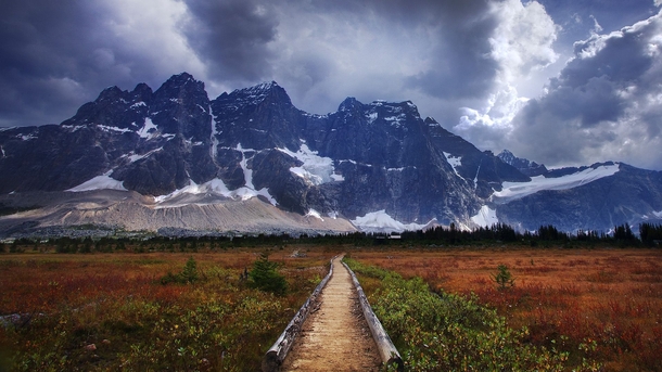 大山马路高清PNG透明背景图片，风景摄影素材，免费下载