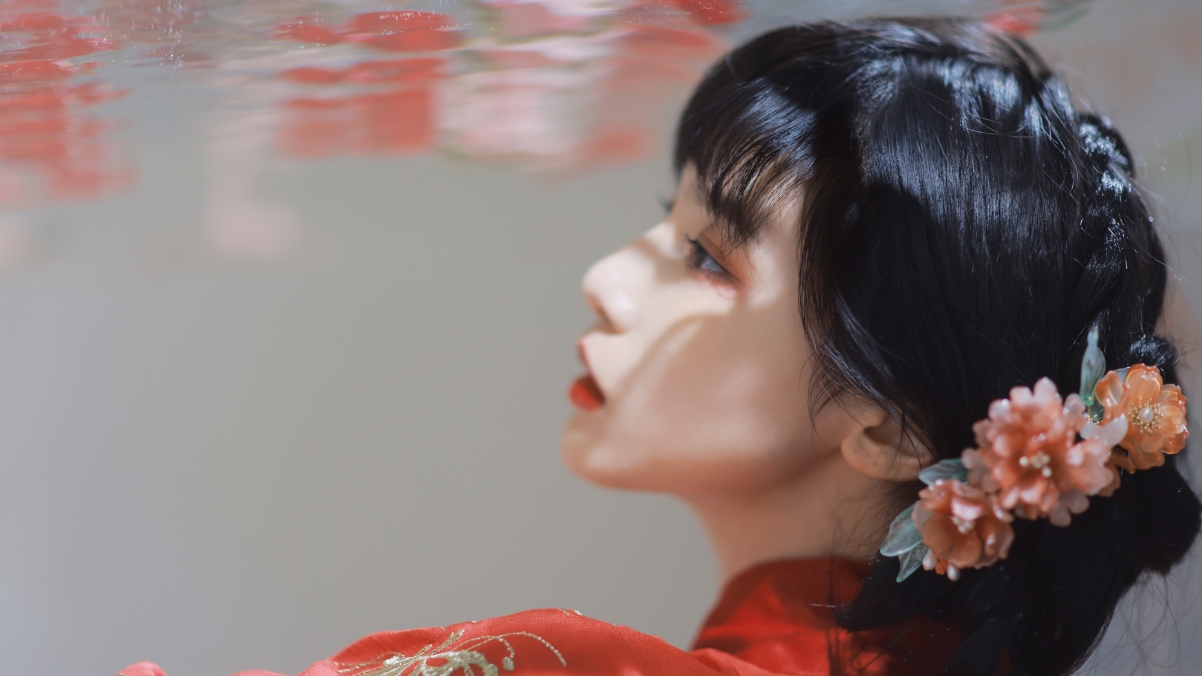 古装美女风采，红色古风服饰4K高清壁纸，3840x2160分辨率下载
