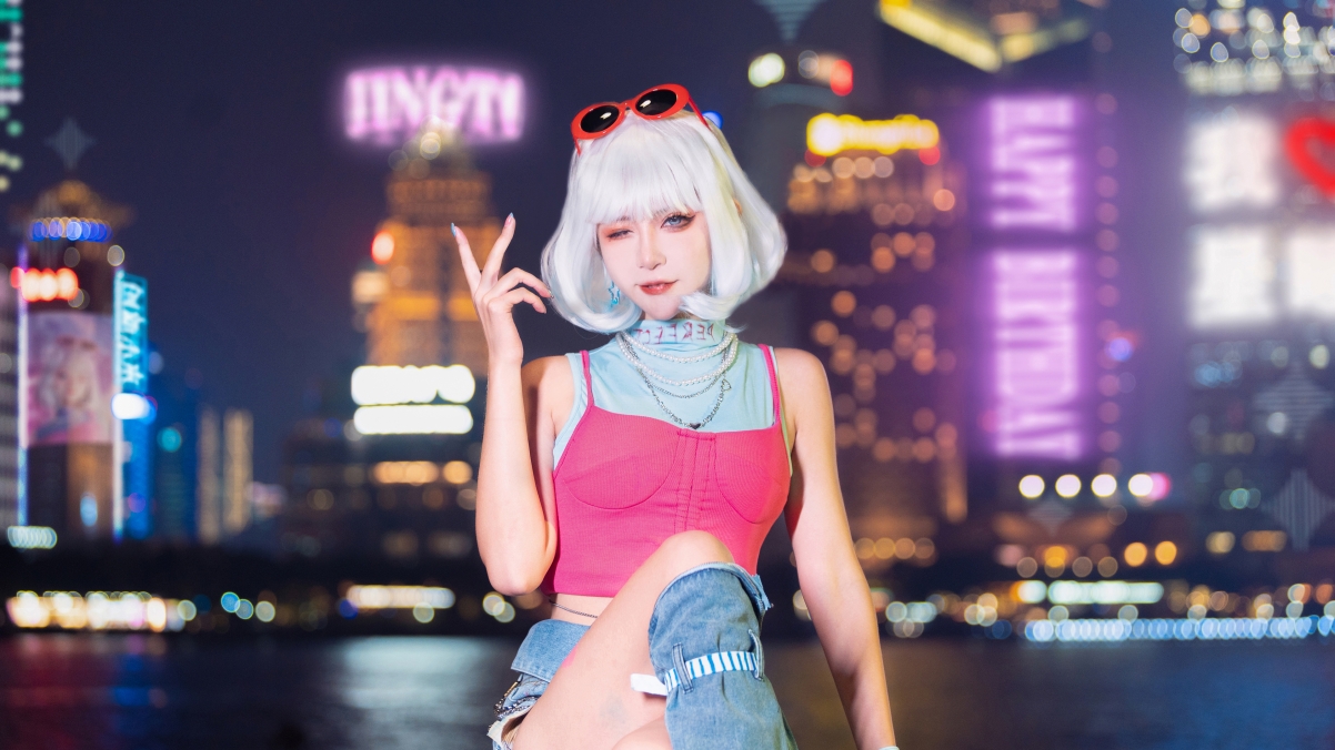 赛博朋克风美女个性壁纸，高清4K电脑屏保，3840x2160分辨率，精美图片一键下载