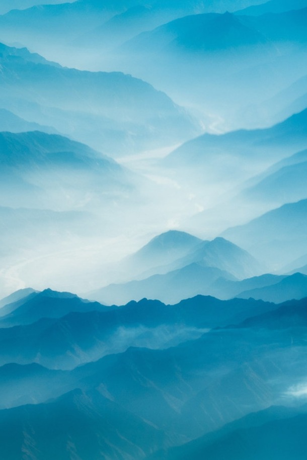 绿色水墨山峰PNG背景，高清透明摄影风景图片素材，下载即用