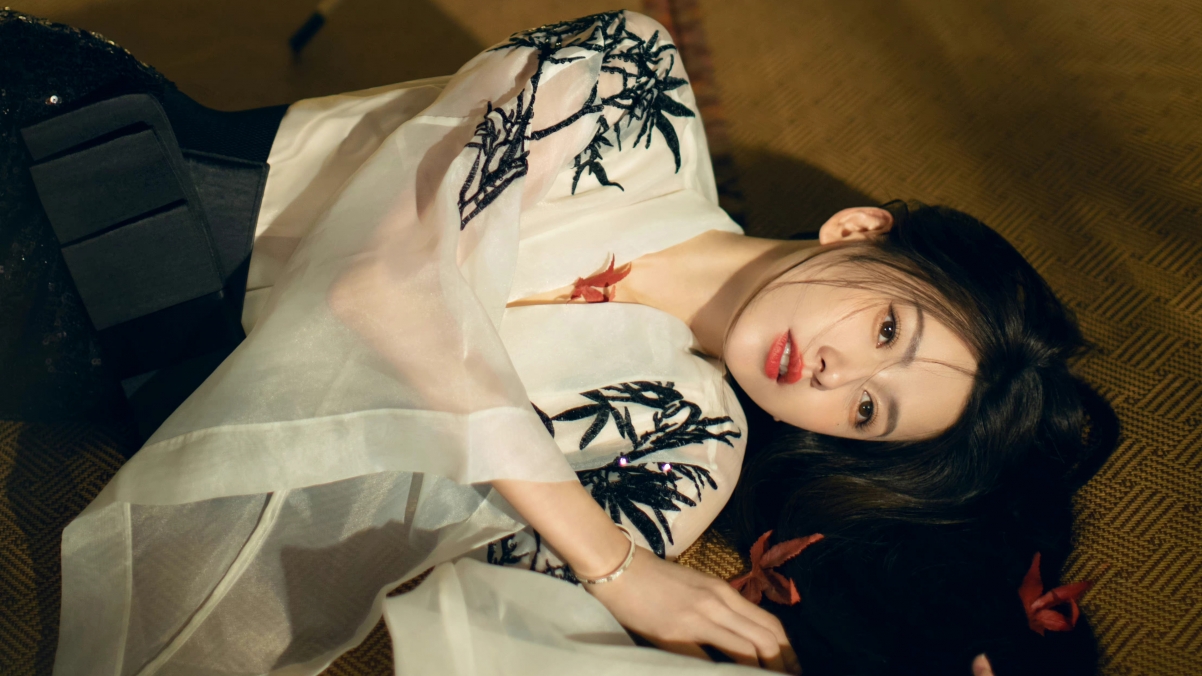 王秋紫秋意写真，唯美4K美女壁纸，高清3840x2160免费下载