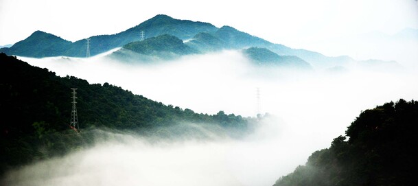 云雾缭绕山峦海报背景，高清PNG透明风景图片素材，免费下载