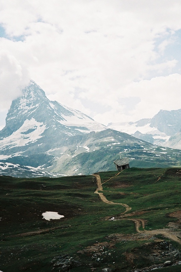 雪山美景浪漫大屏背景，高清PNG透明设计素材，免费下载