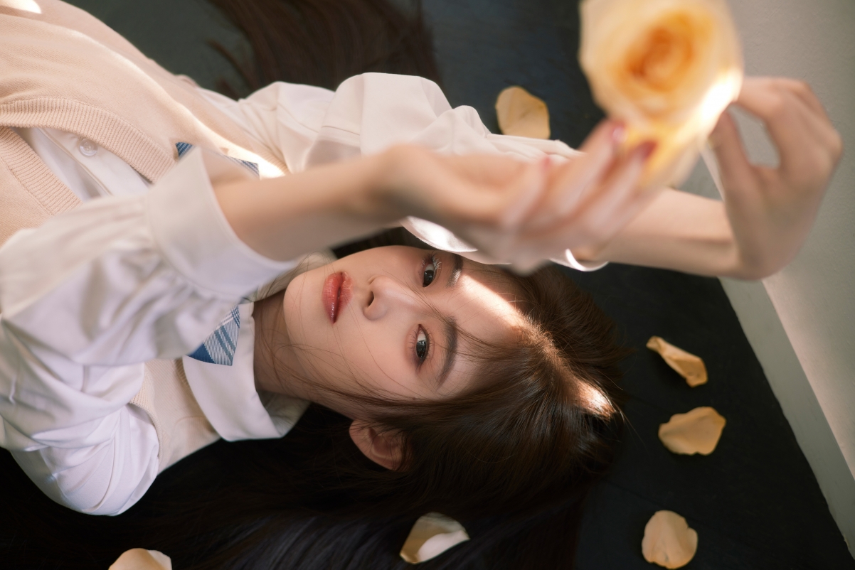 鞠婧祎唯美花瓣高清4K壁纸，惊艳美女图片，4160x2775超高清下载