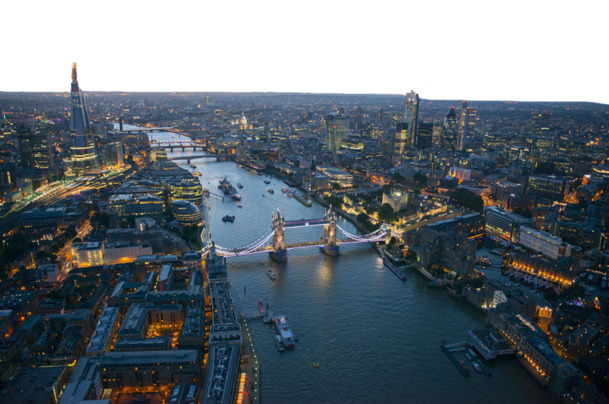 英国城市夜景PNG透明背景图，高清摄影风景，设计素材免费下载