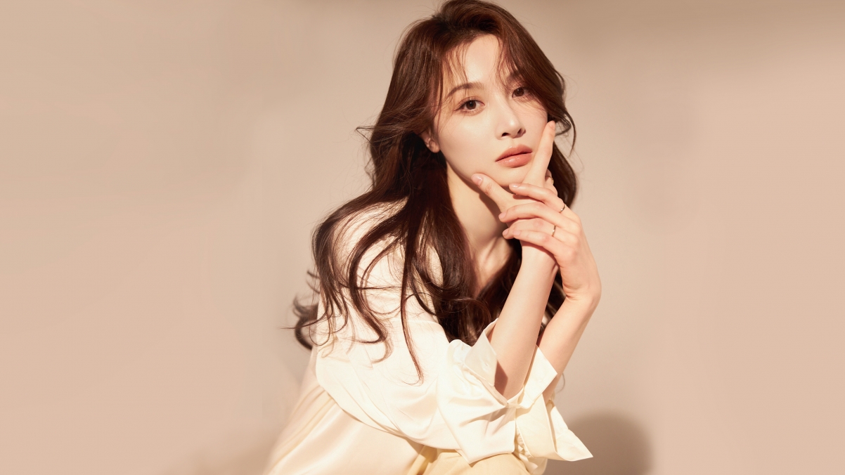 隆妮绝美4K壁纸，高清大图3840x2160，一键下载美女壁纸