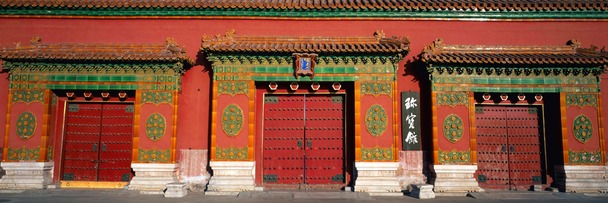 故宫建筑铁门PNG透明图，古典中国风高清背景设计素材下载