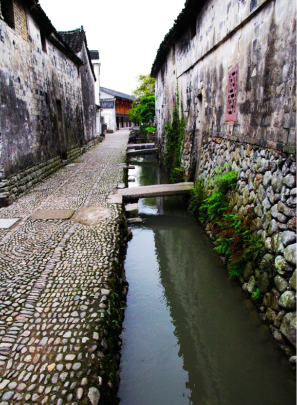 古典小巷美景PNG透明图，高清摄影背景素材，免费下载