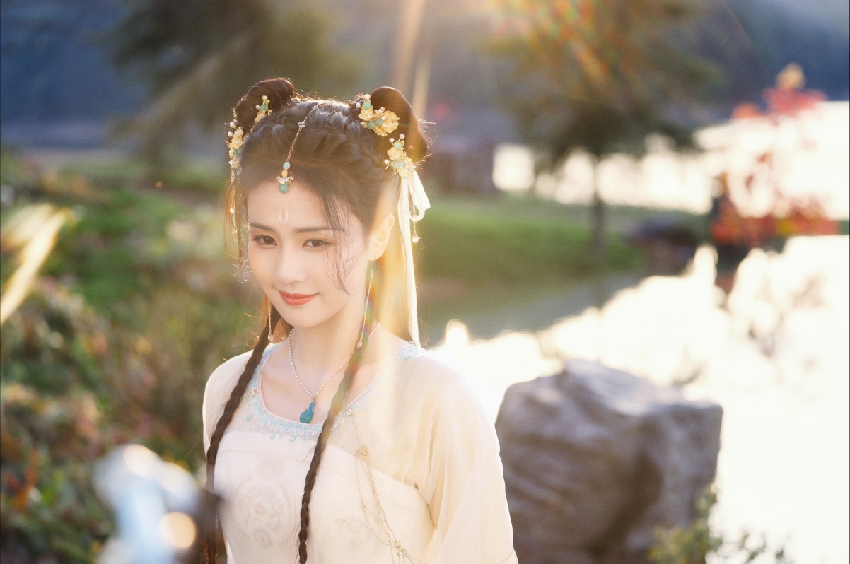 长月烬明白鹿剧照，绝美4K美女壁纸，高清大图4005x2661，一键下载