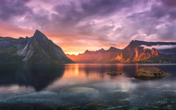 高清PNG透明背景，山谷湖水日落美景，摄影风景图片素材下载
