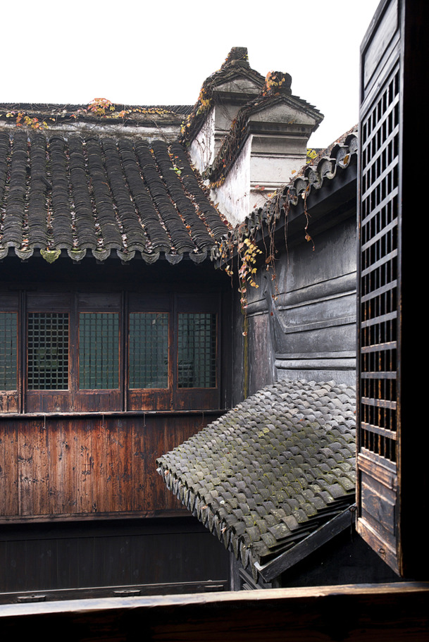 江南水乡屋顶高清PNG透明图，国风装饰元素，免费下载