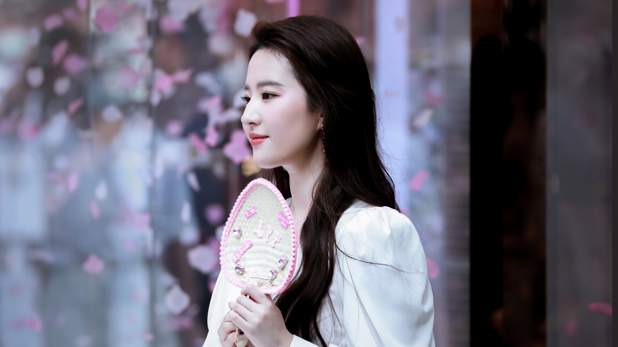 刘亦菲绝美侧颜，白衣清新，4K高清壁纸，3840x2160超清下载
